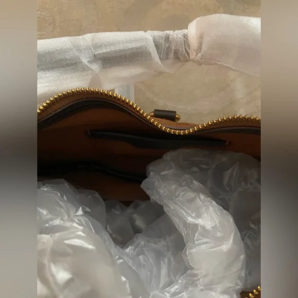 Cupcakes 🧁 and Cashmere Vintage Cowhide Crescent Bag - Picture 6 of 10